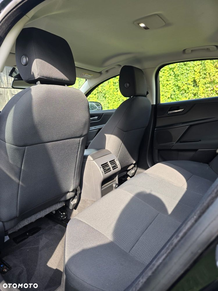 Jaguar XE - 12