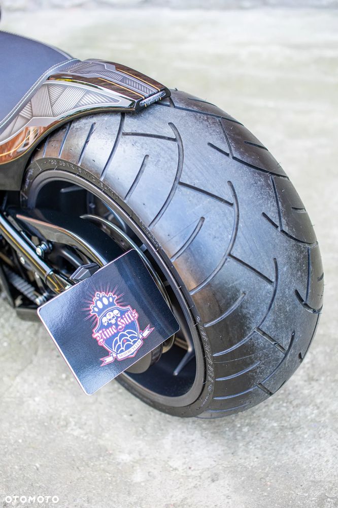 Harley-Davidson Softail Breakout - 20