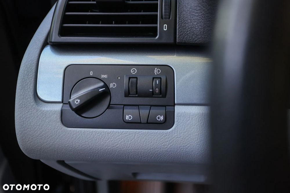 BMW Seria 3 323i - 31