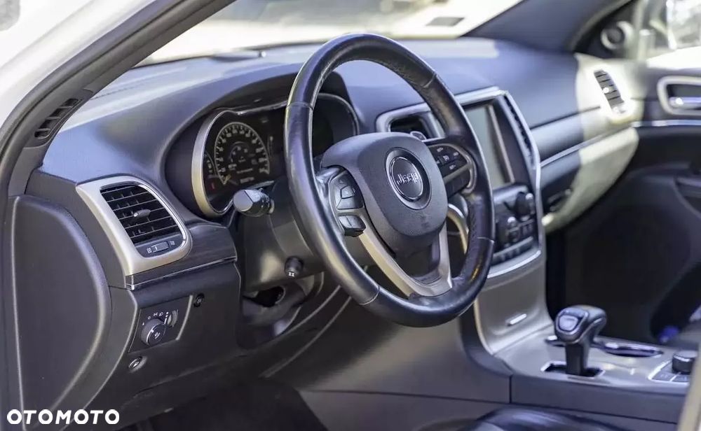 Jeep Grand Cherokee - 12