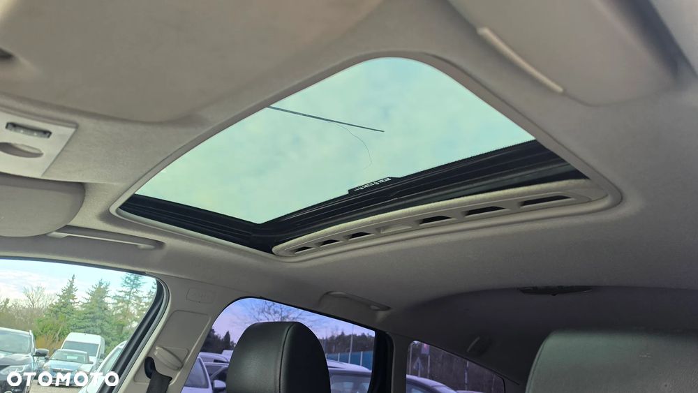 Ford Focus 1.6 Ghia - 23