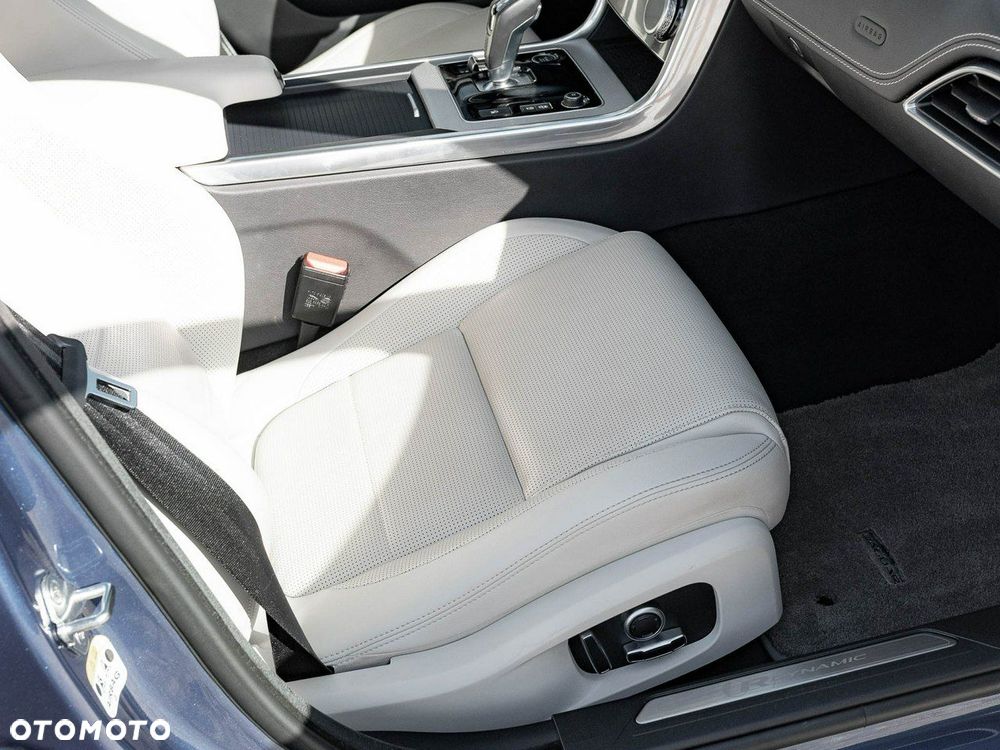 Jaguar XE 2.0 P250 R-Dynamic Black - 32