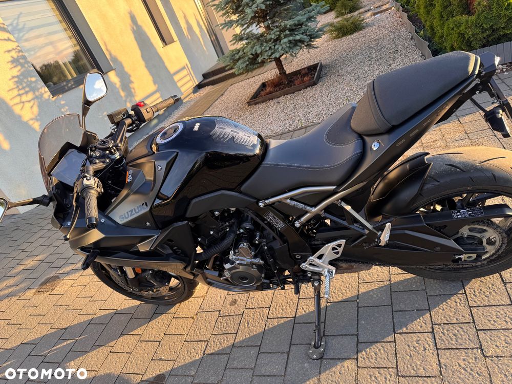 Suzuki GSX - 5