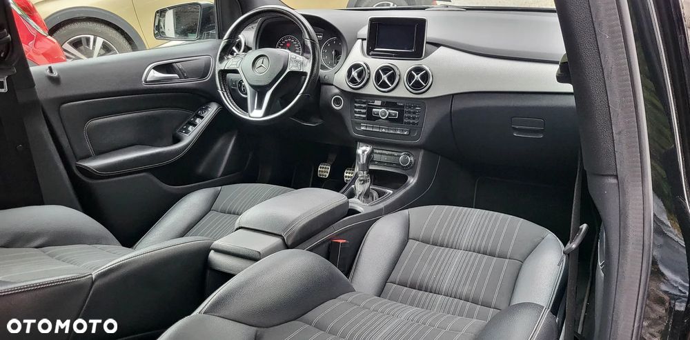 Mercedes-Benz Klasa B 180 Edition - 16