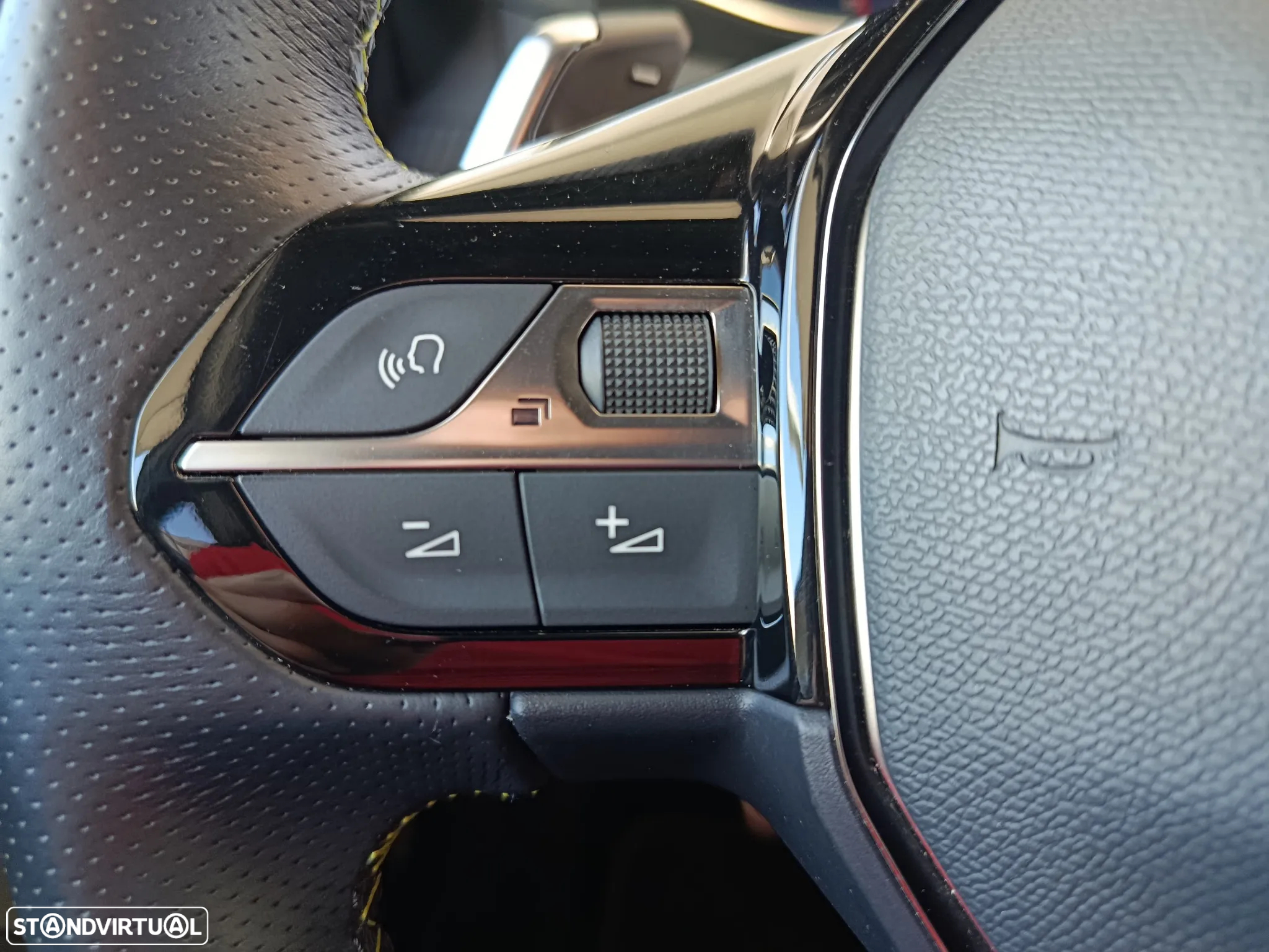Peugeot 2008 PureTech 130 EAT8 GT - 8