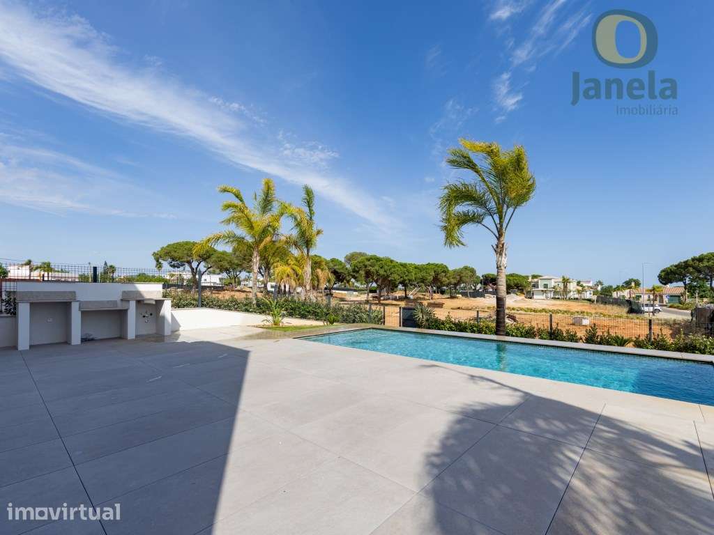 Moradia T3 Nova com Piscina Privada entre Vilamoura e as Praias do ... - Grande imagem: 2/42