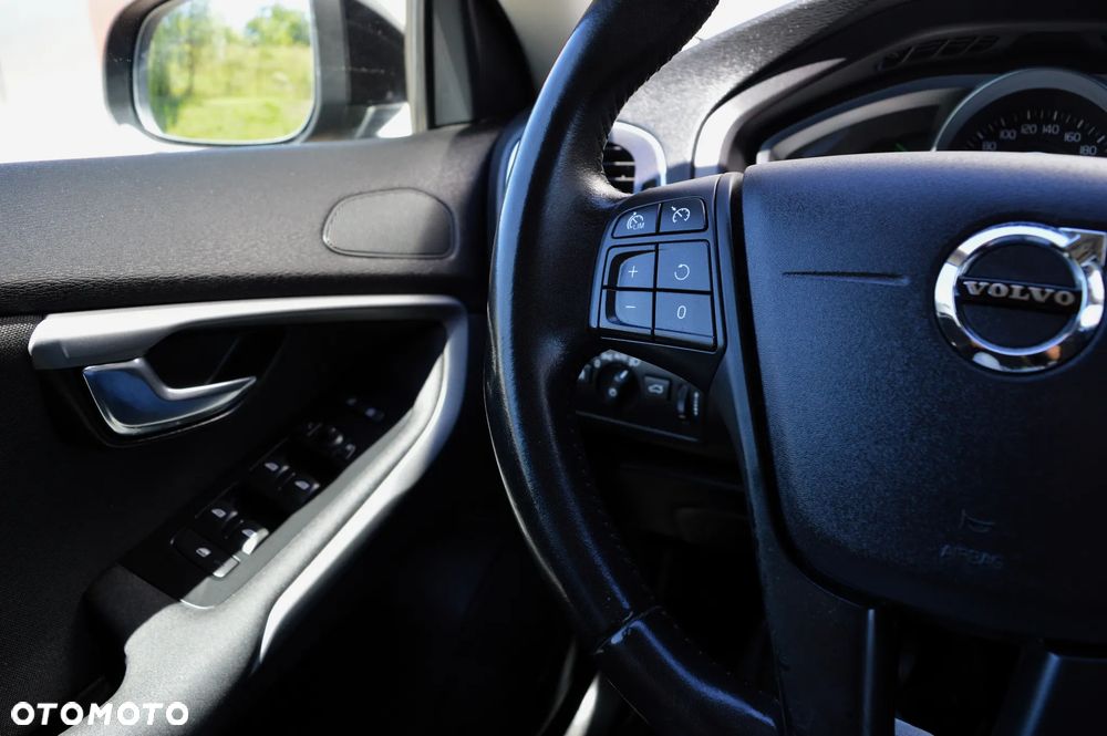 Volvo V40 T2 Momentum - 22
