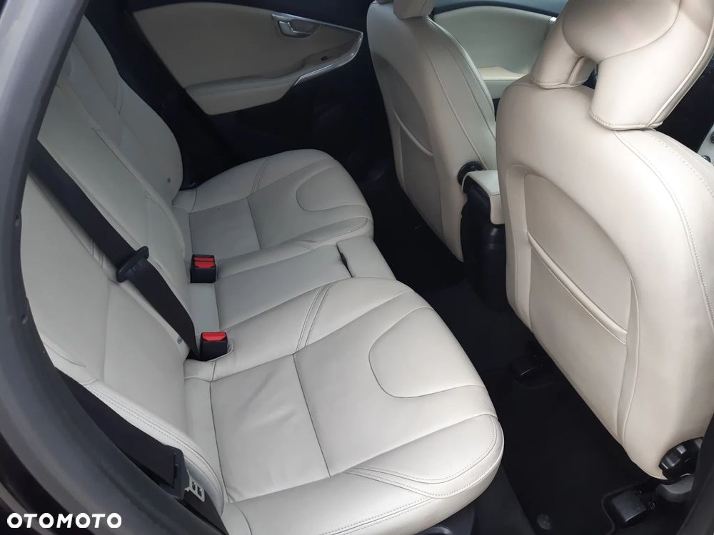Volvo V40 D4 Summum - 23