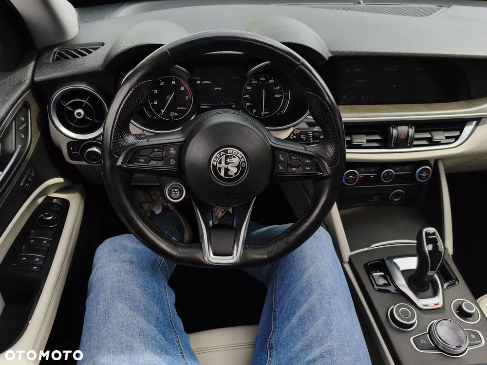 Alfa Romeo Stelvio 2.0 Turbo 16V AT8-Q4 Veloce Ti - 9