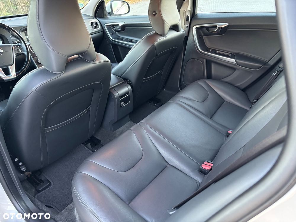 Volvo V60 D4 Geartronic Momentum - 19