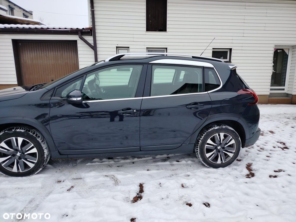 Peugeot 2008 1.2 Pure Tech Allure S&S - 6