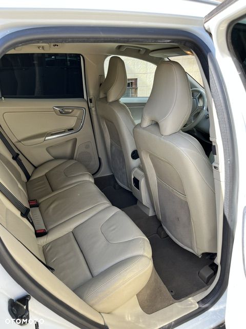 Volvo XC 60 T6 AWD Momentum - 8