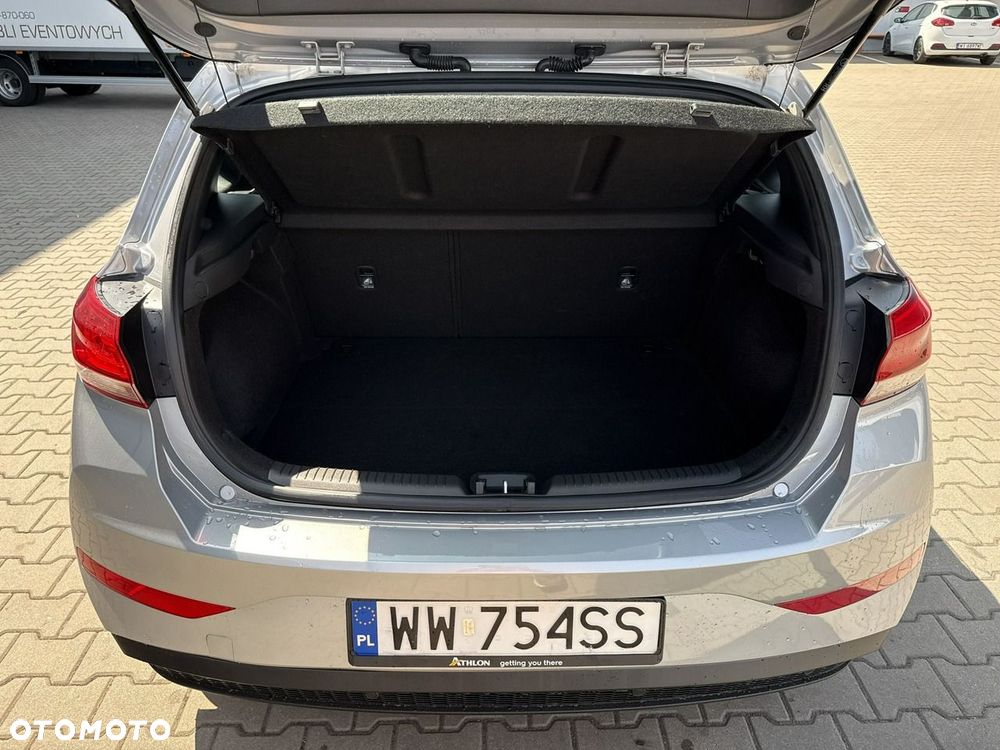 Hyundai i30 1.5 DPI Classic + - 16