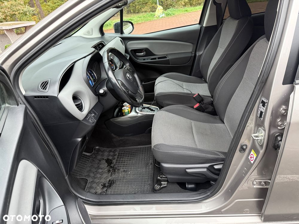 Toyota Yaris Hybrid 100 Selection Passion - 13