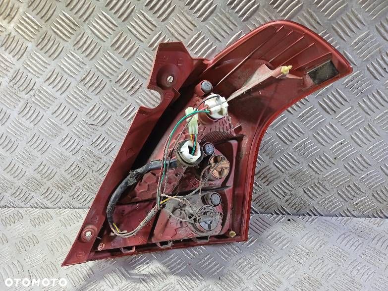 LAMPA LEWA TYLNA SUZUKI SWIFT - 2