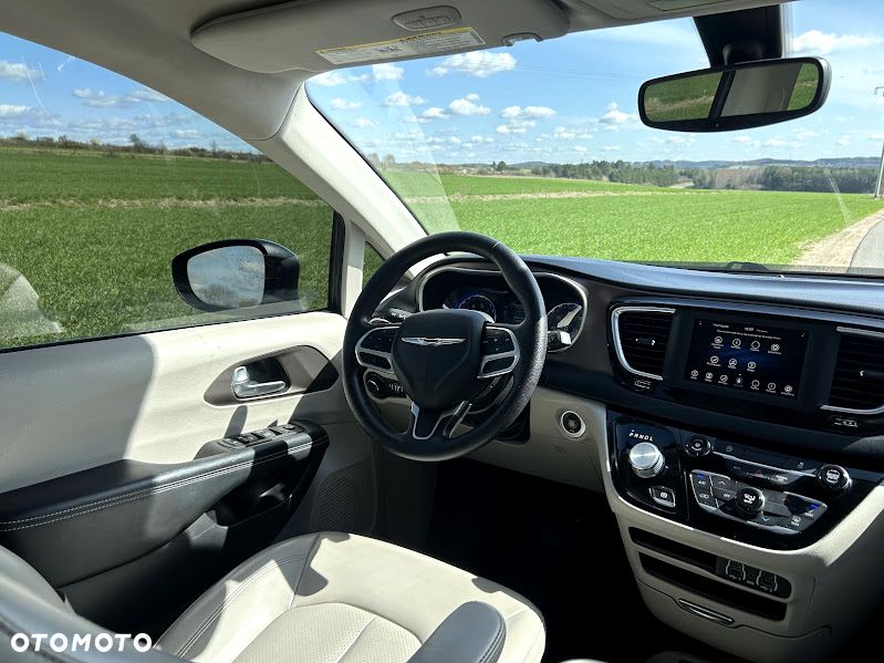 Chrysler Pacifica - 11