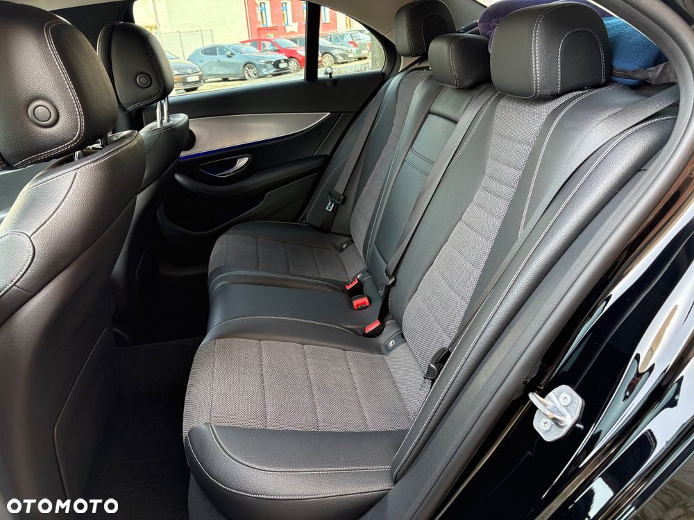 Mercedes-Benz Klasa E 200 4Matic 9G-TRONIC Avantgarde - 25