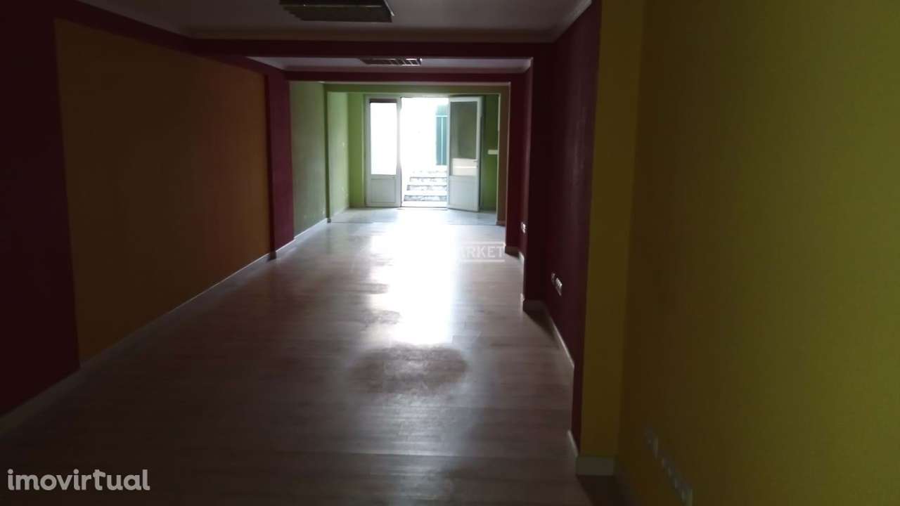 Loja com 46 m2 transformada em T3 situada em Vale dos Milhaços - Corro - Grande imagem: 3/5