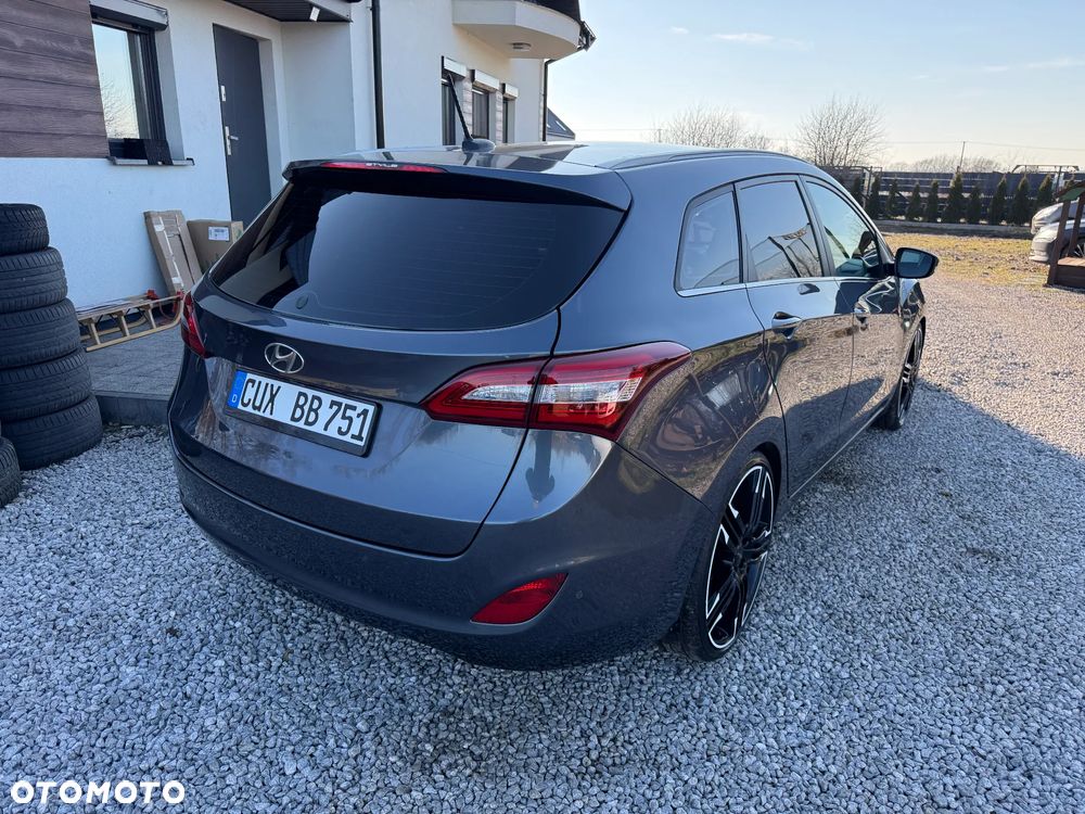 Hyundai i30 blue 1.6 CRDi Premium - 16