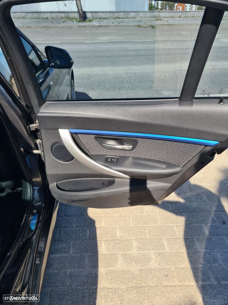 BMW 320 d Pack M Auto - 14