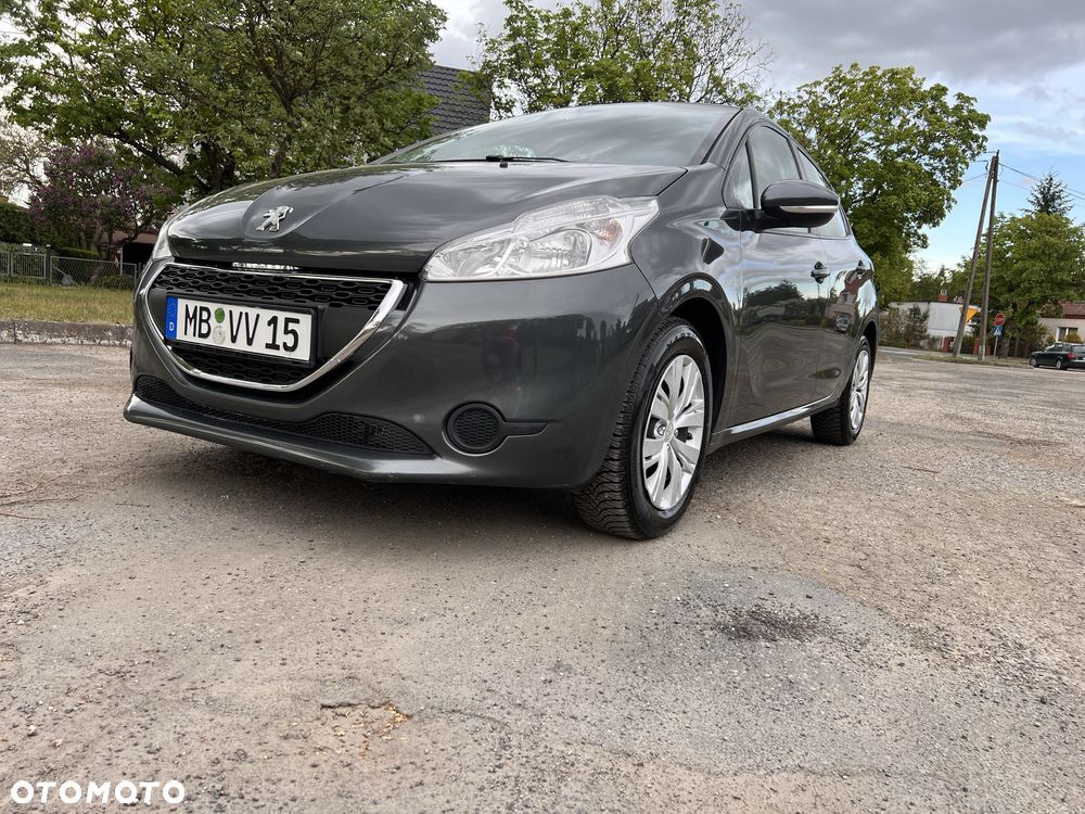 Peugeot 208 - 8