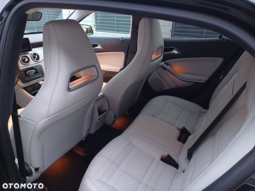 Mercedes-Benz GLA 200 - 10