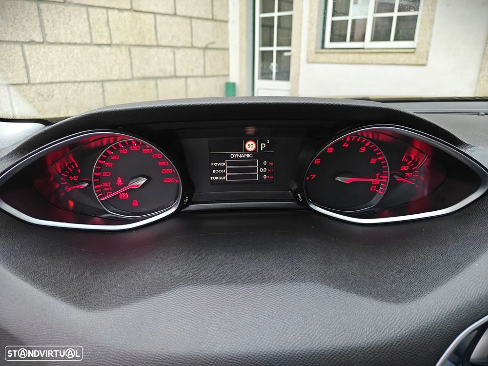 Peugeot 308 1.2 PureTech Allure Pack EAT8 - 31