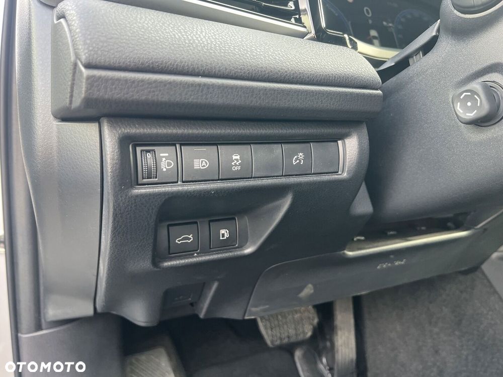 Toyota Camry - 17