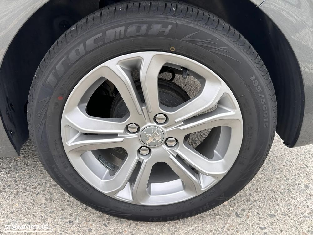 Peugeot 208 1.4 HDi SE Style - 29