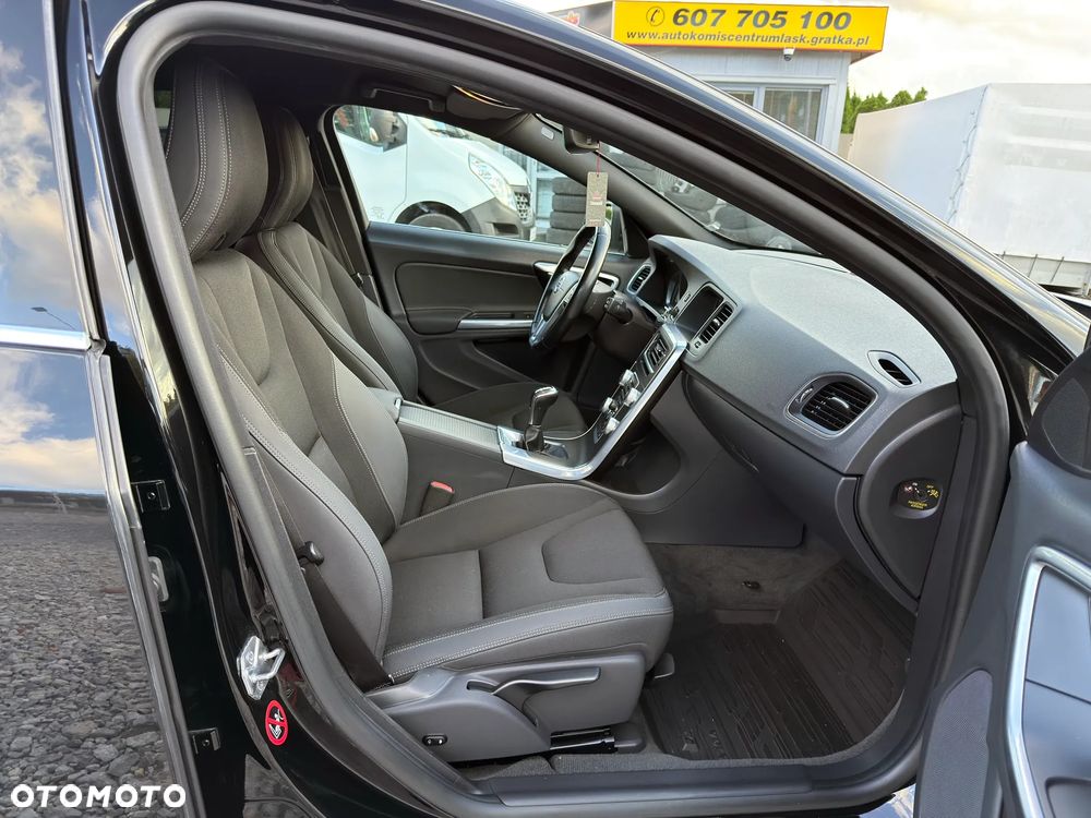 Volvo V60 D4 Momentum - 19