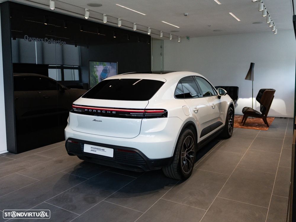 Porsche Macan Electric - 12