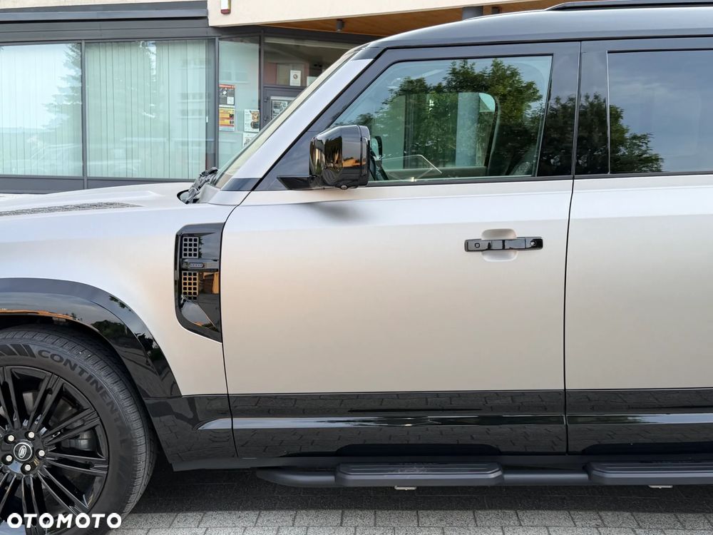 Land Rover Defender 3.0 D300 mHEV X-Dynamic SE - 27