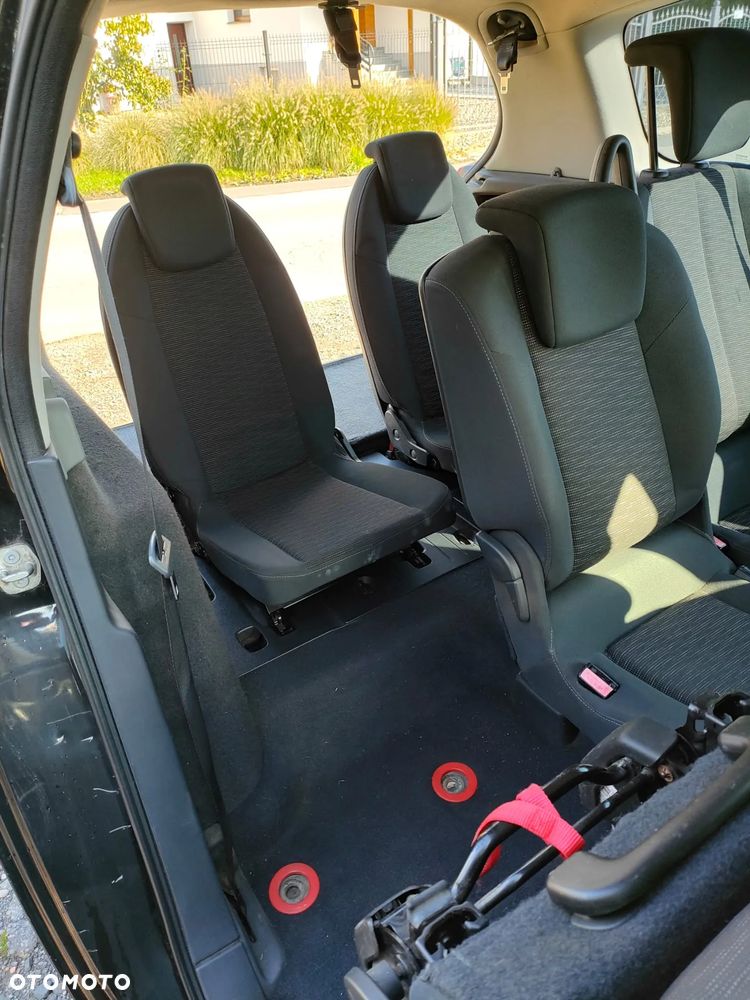 Renault Grand Scenic - 31