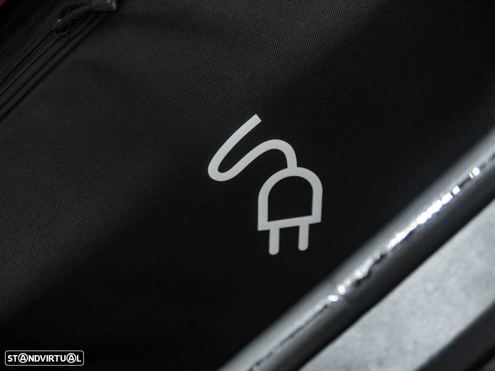 Porsche Taycan Cross Turismo 4 - 32