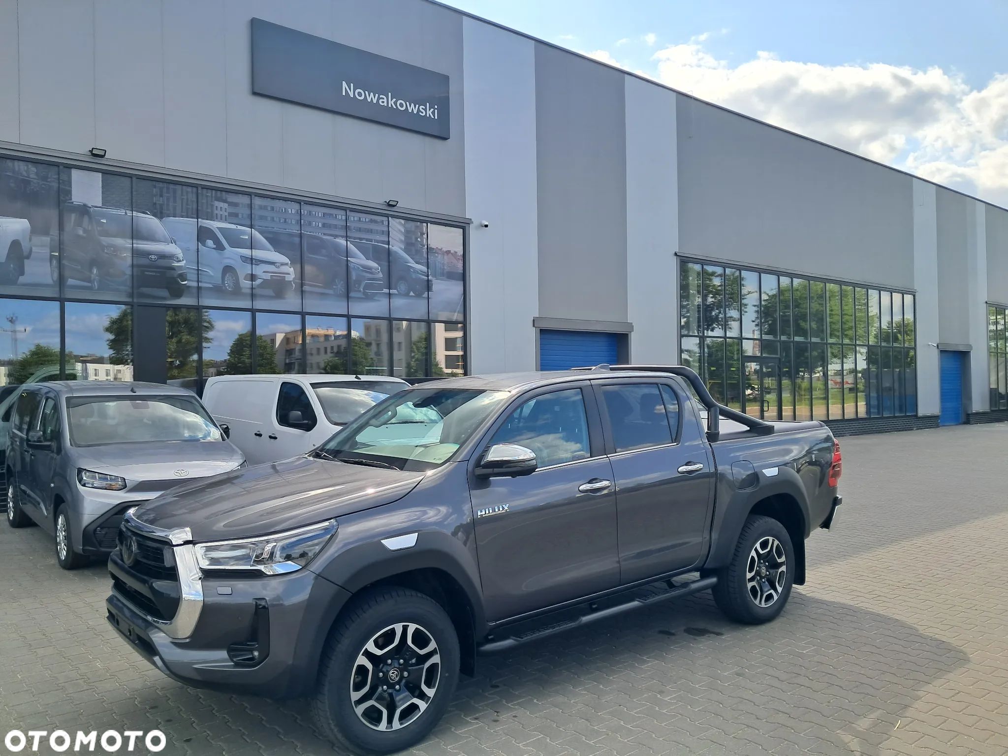 Toyota Hilux - 1