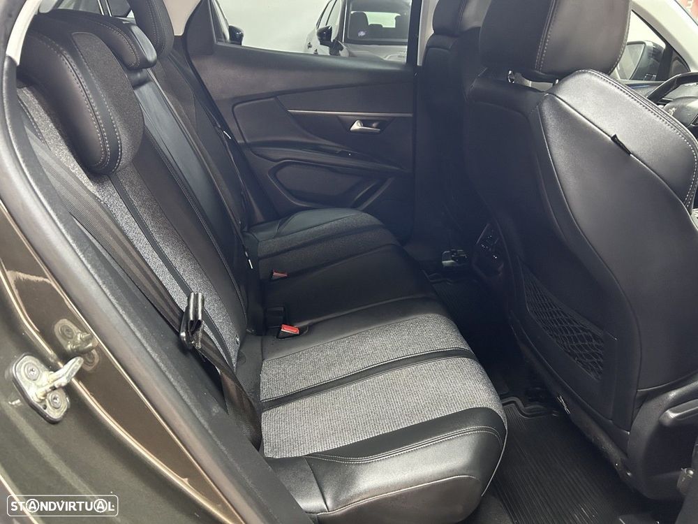 Peugeot 3008 1.5 BlueHDi Allure EAT8 - 17