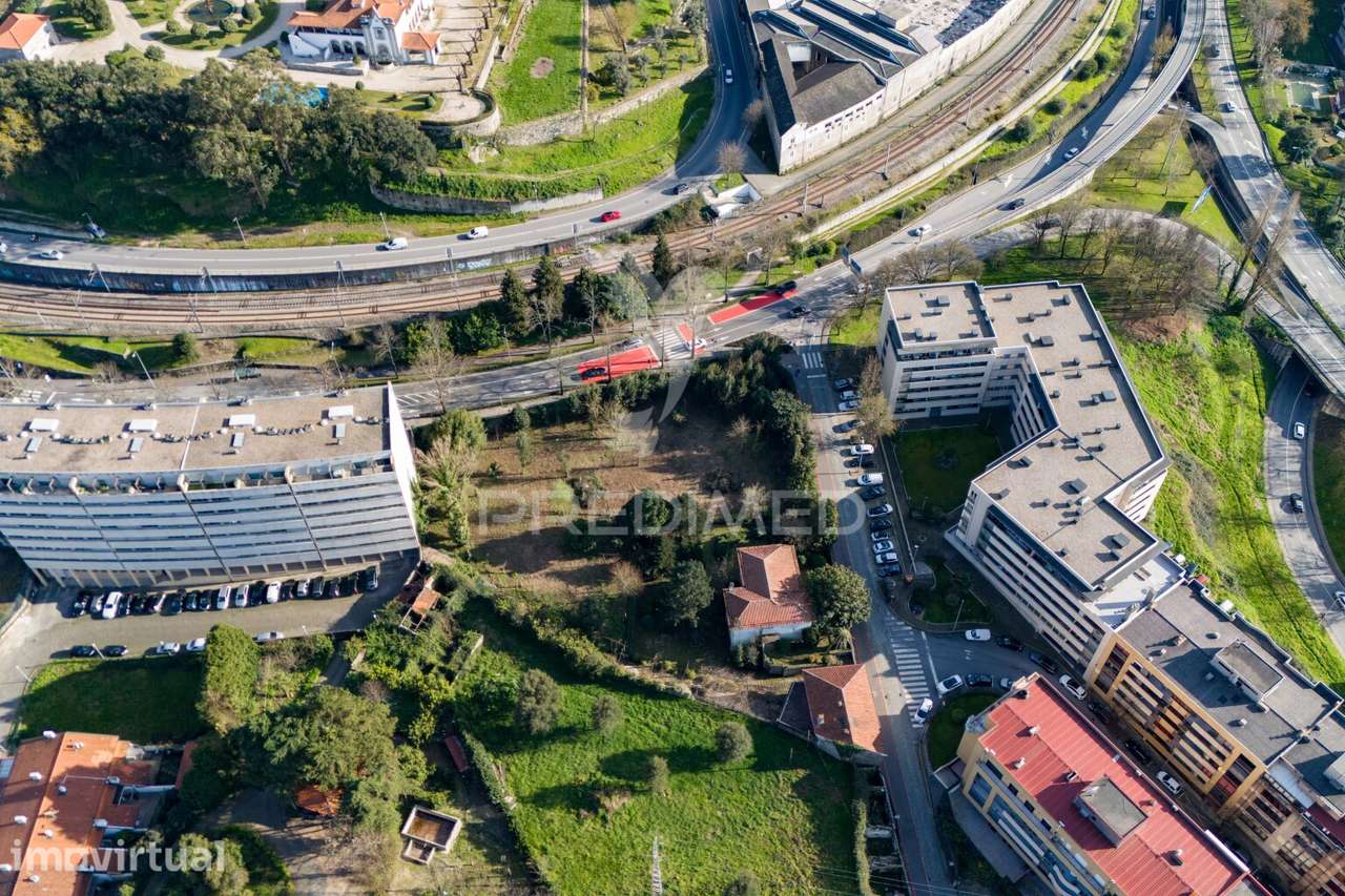 Terreno com 4614 M2 para construção no centro de Guimarães - Grande imagem: 2/28