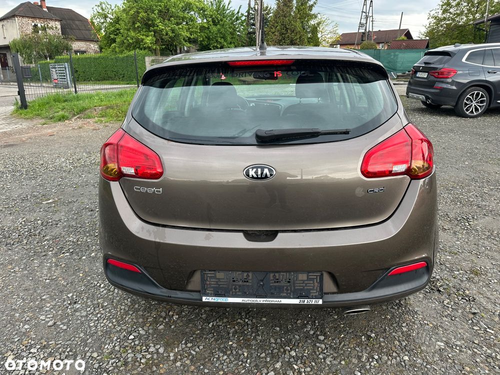 Kia Ceed 1.6 CRDi 128 ISG Vision - 12
