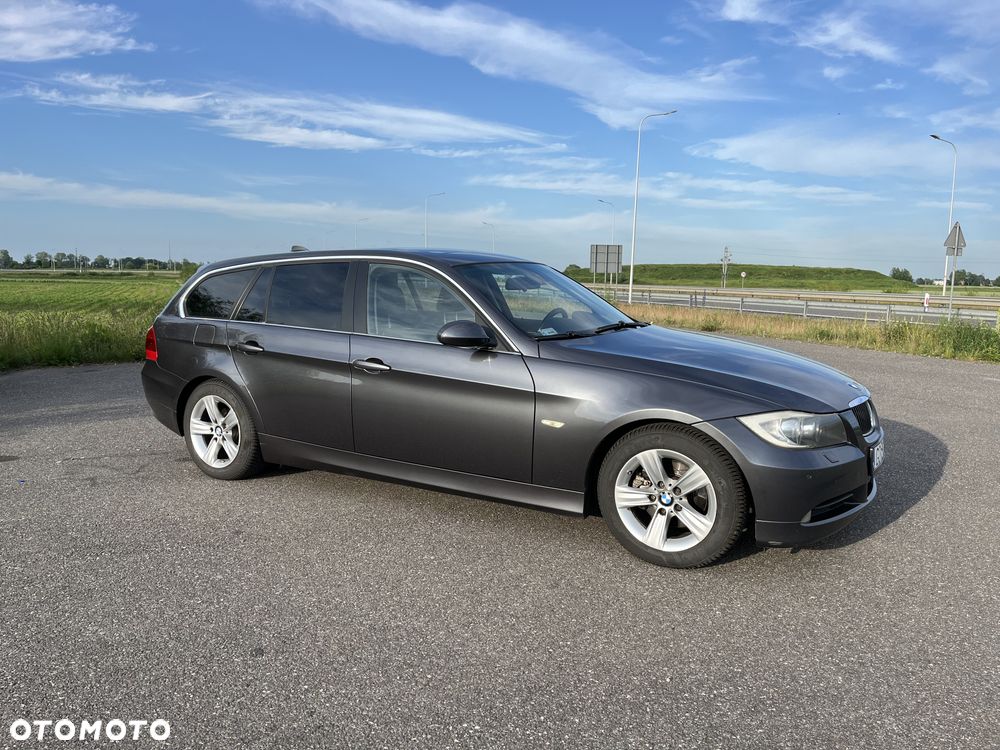 BMW Seria 3 325i - 1