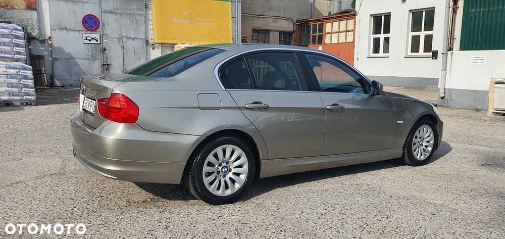 BMW Seria 3 325i Edition Exclusive - 17