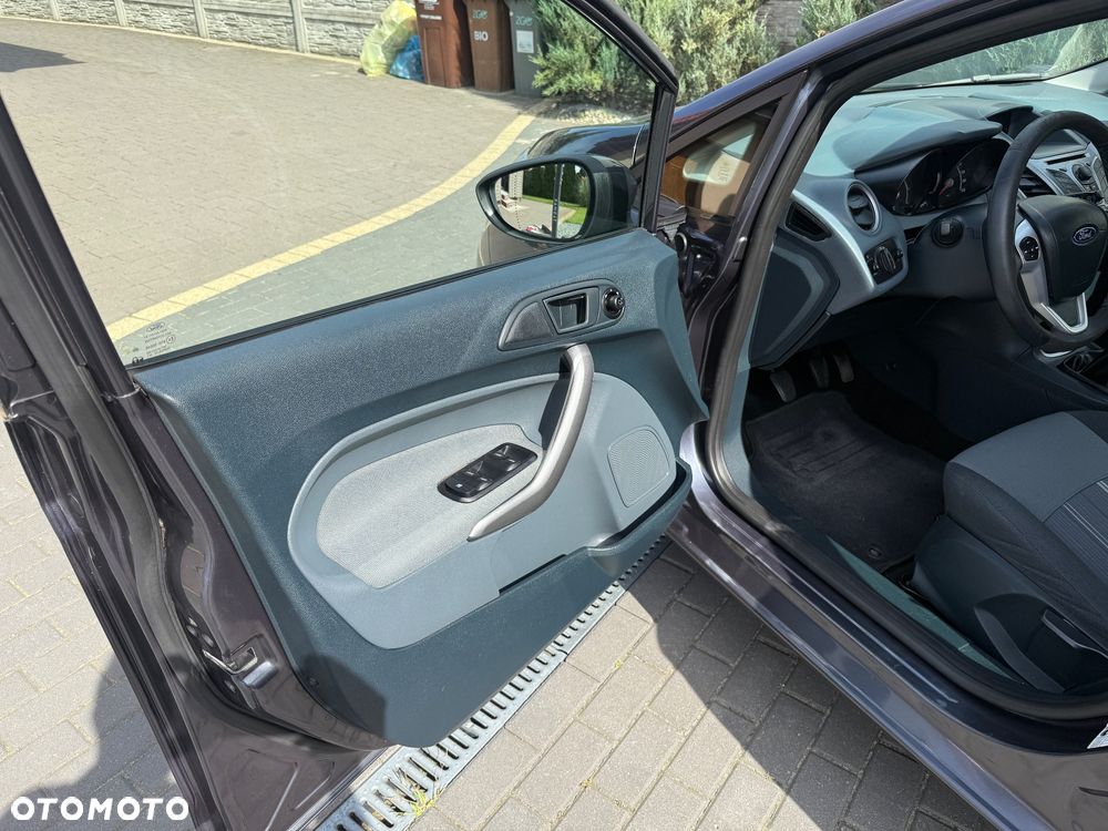 Ford Fiesta 1.4 Trend - 29