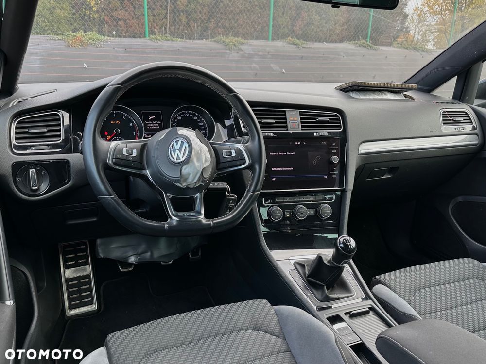 Volkswagen Golf 1.5 TSI OPF R-Line - 22