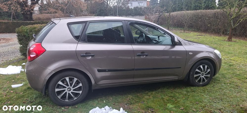 Kia Ceed 1.6 Crdi Comfort + - 6