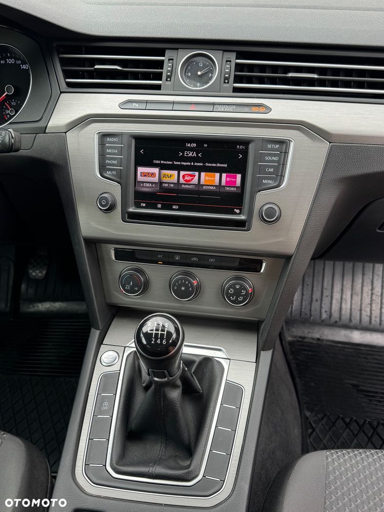 Volkswagen Passat 1.6 TDI BMT Trendline - 20