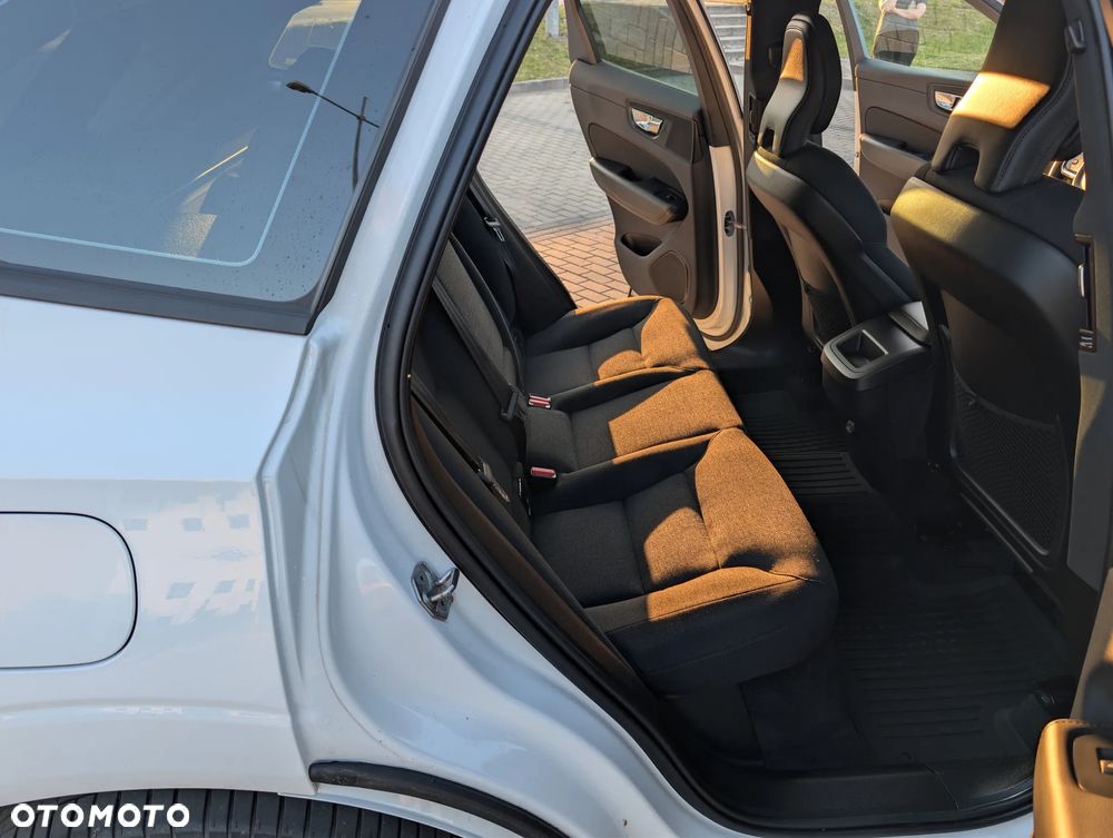 Volvo XC 60 B4 B Momentum - 9