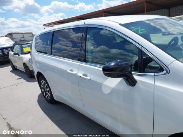 Chrysler Pacifica - 12