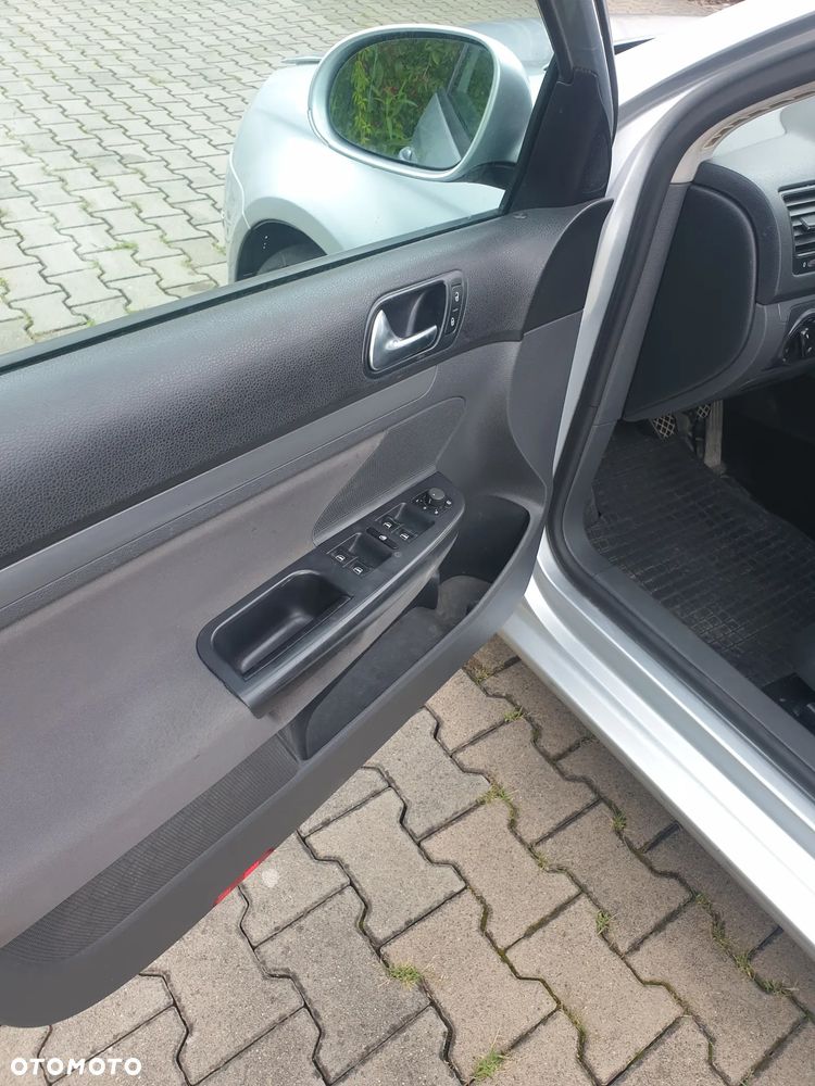 Volkswagen Golf - 5