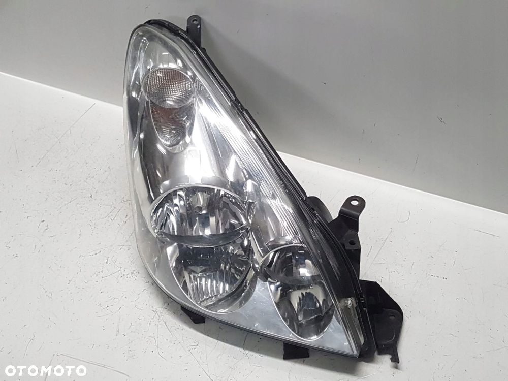 TOYOTA COROLLA VERSO 04- LAMPA PRAWY PRZÓD - 3