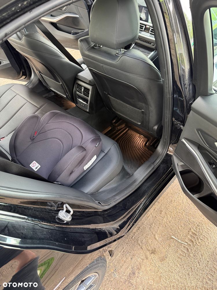 BMW Seria 3 330i xDrive M Sport - 14