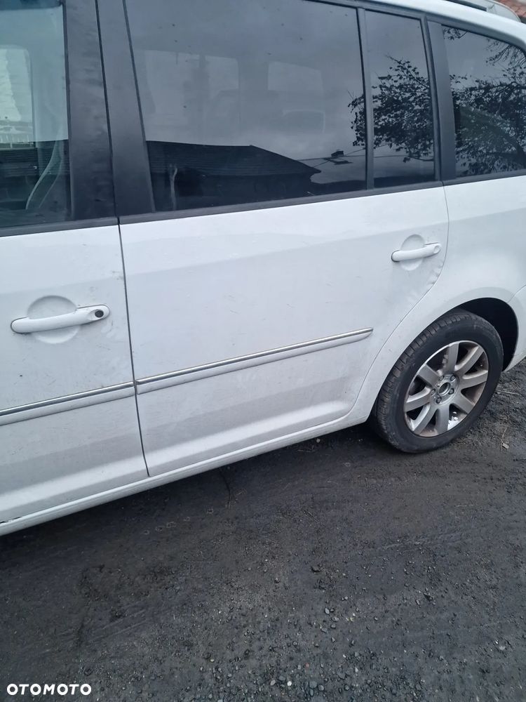 Drzwi  lewy  tył vw Touran  03-15  w kolorze  LB9A - 1